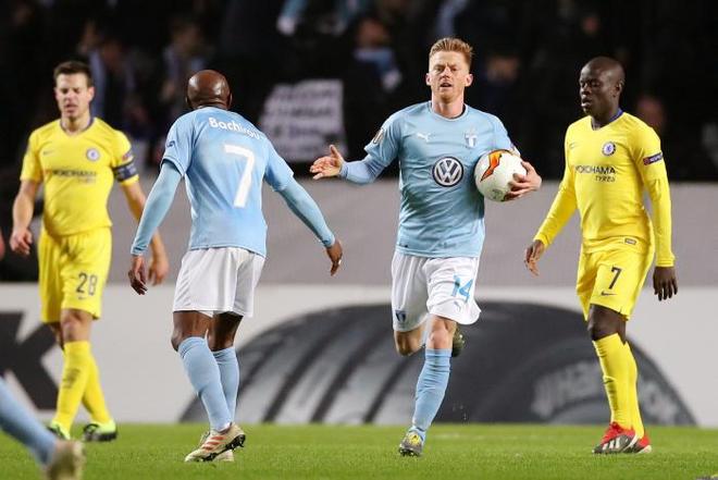 詹姆斯以自 詹姆斯以自