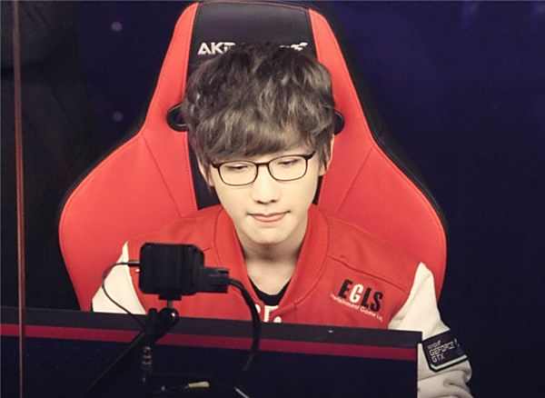 他又通过一 他又通过一