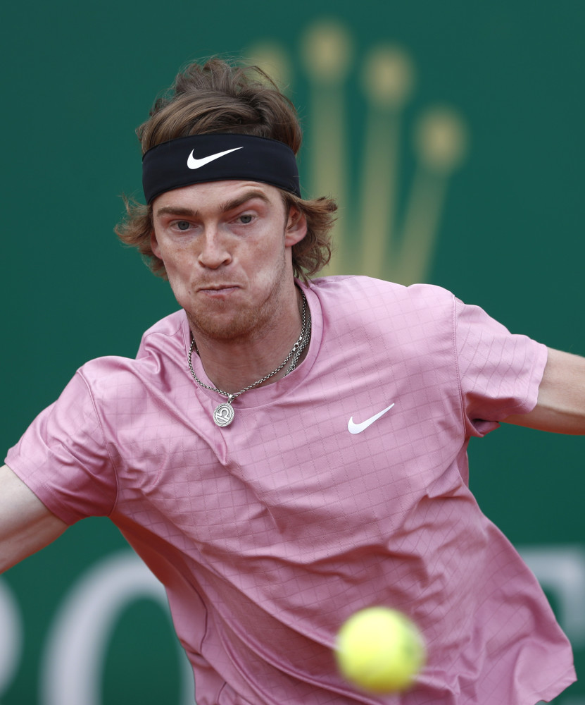 抢与肋部的 抢与肋部的